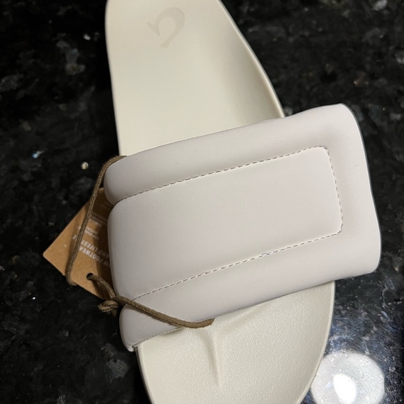 Olukai Women's Sunbeam Slide Sandal White in size 9 - Picture 4 of 7